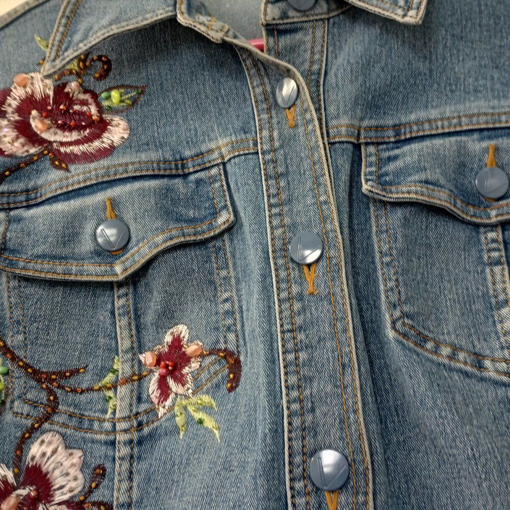 Very Vera Cropped Embroidered Jean Jacket‎ Size Large Petite - Picture 7 of 8